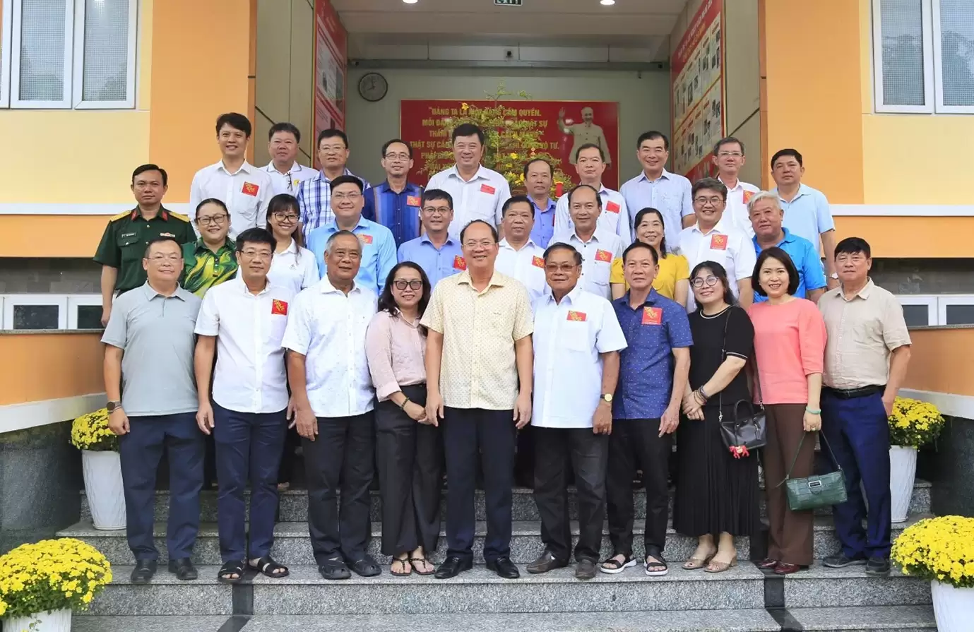 ĐỒNG CHÍ NGUYỄN HỒ HẢI, BÍ THƯ TỈNH UỶ TỈNH CÀ MAU THĂM CHÚC TẾT PHƯỜNG CHÁNH HƯNG