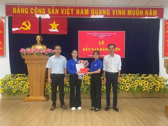 Chi bộ 1 – Đảng ủy Công ty TNHH MTV Dịch vụ công ích Quận 8 đã tổ chức Lễ kết nạp đảng viên mới