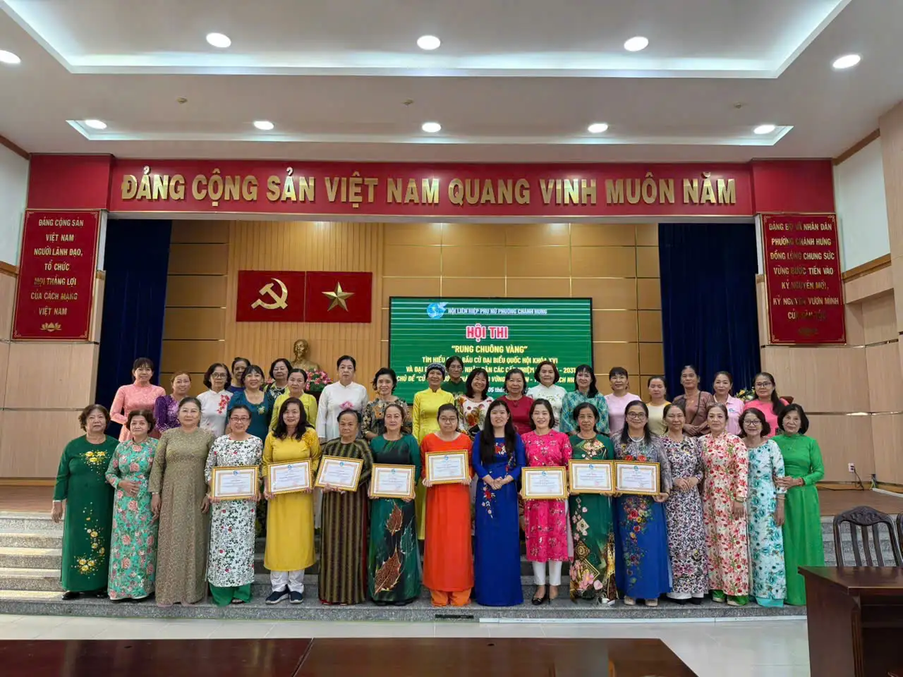 Rộn ràng hội thi “rung chuông vàng” – phụ nữ phường Chánh Hưng tìm hiểu kiến thức bầu cử