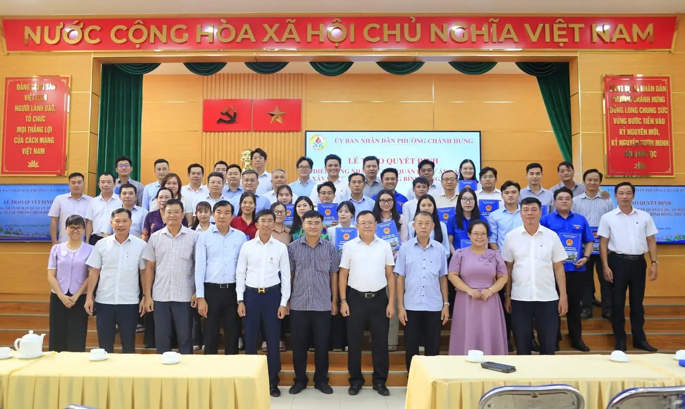 Phường Chánh Hưng: trao quyết định điều động nhân sự Ban Quản lý dự án đầu tư xây dựng