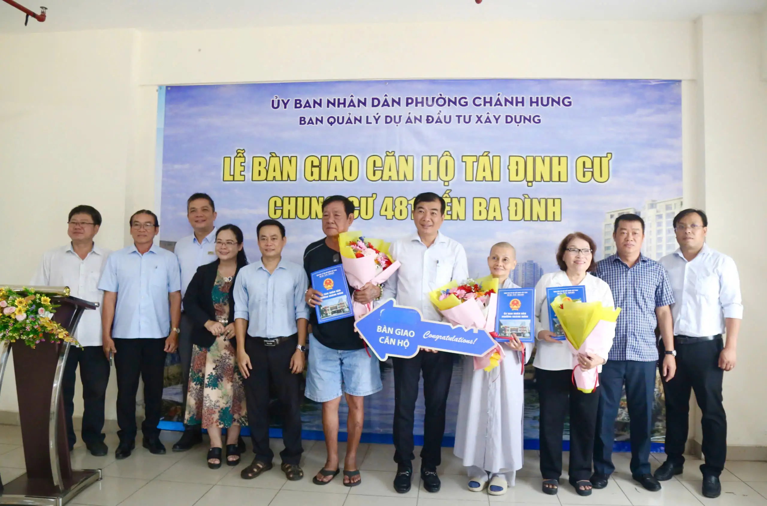 Phường Chánh Hưng: tổ chức lễ bàn giao căn hộ tái định cư thuộc dự án cải tạo môi trường bờ Bắc Kênh Đôi