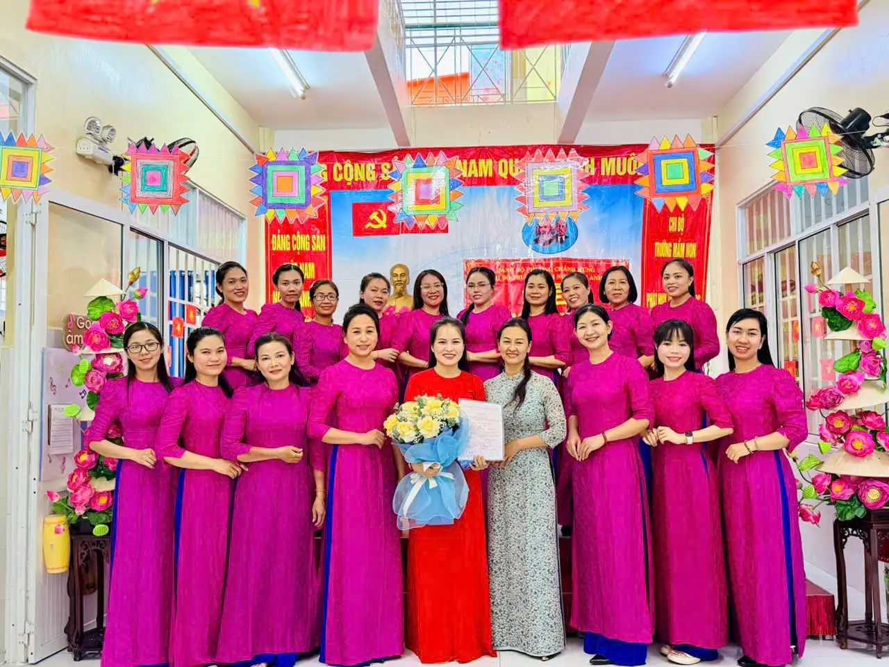 Chi bộ Trường Mầm non Vàng Anh kết nạp đảng viên mới