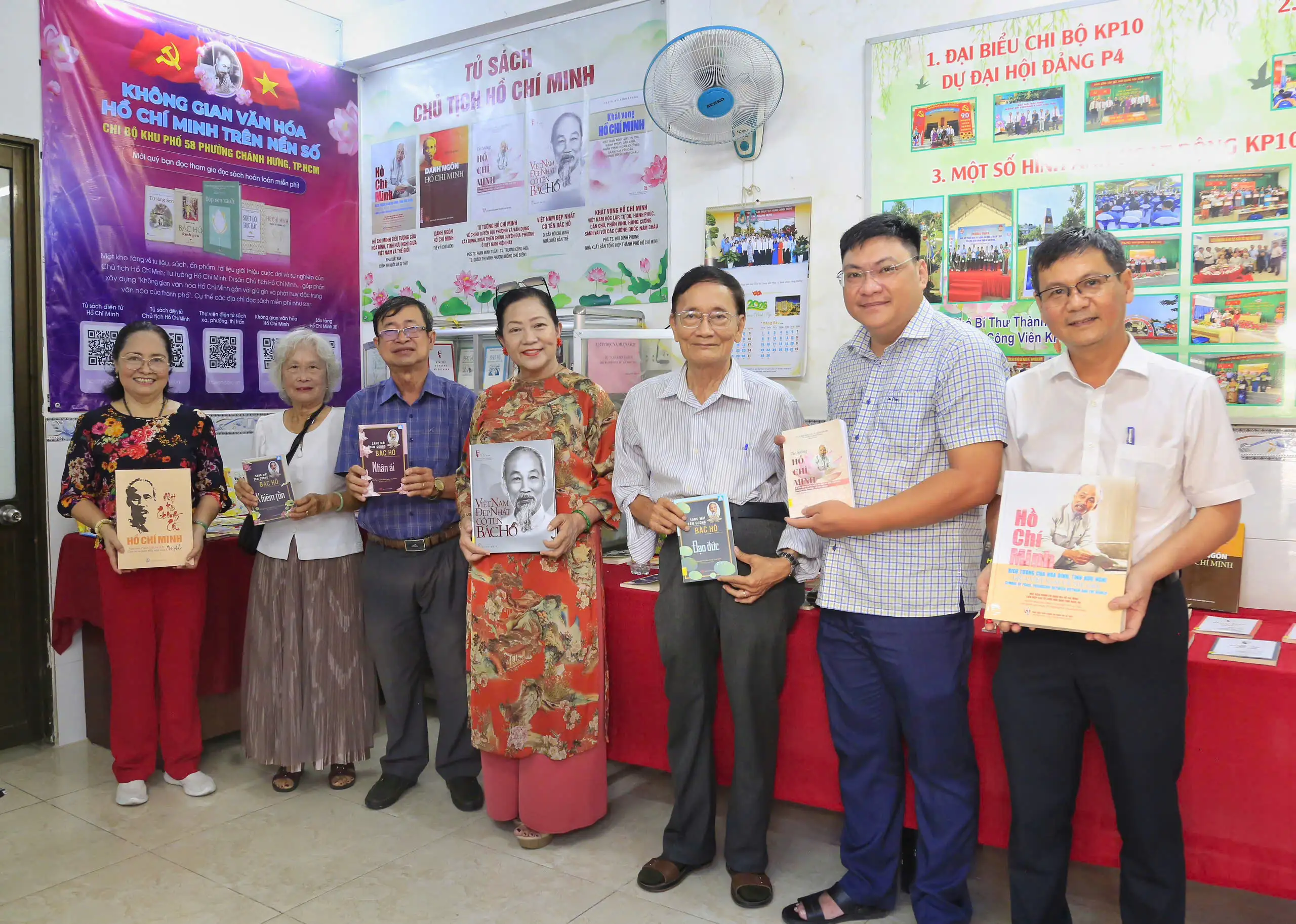 Chi bộ Khu phố 58: ra mắt không gian văn hóa Hồ Chí Minh – tủ sách Bác Hồ