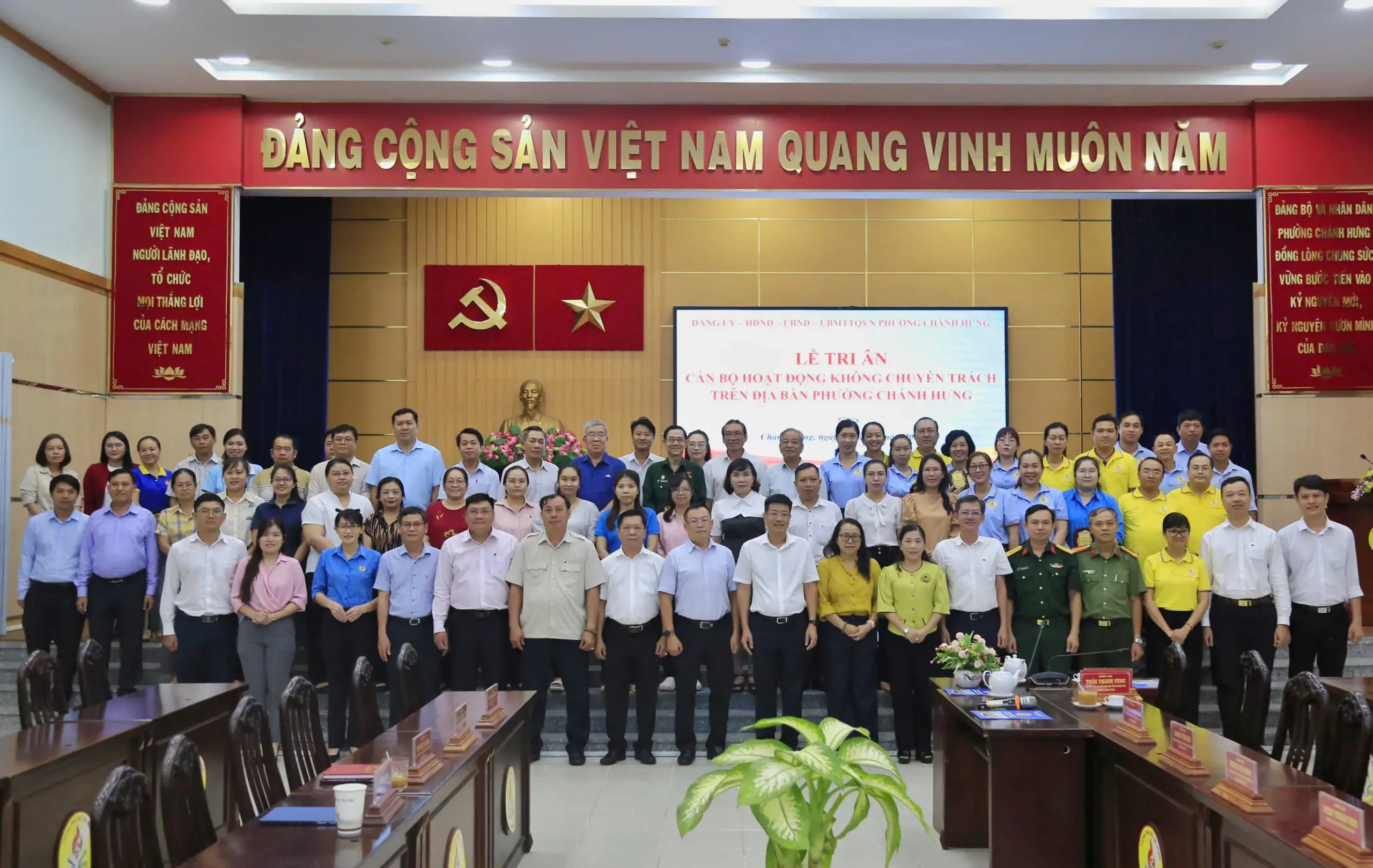 Họp mặt, tri ân cán bộ hoạt động không chuyên trách