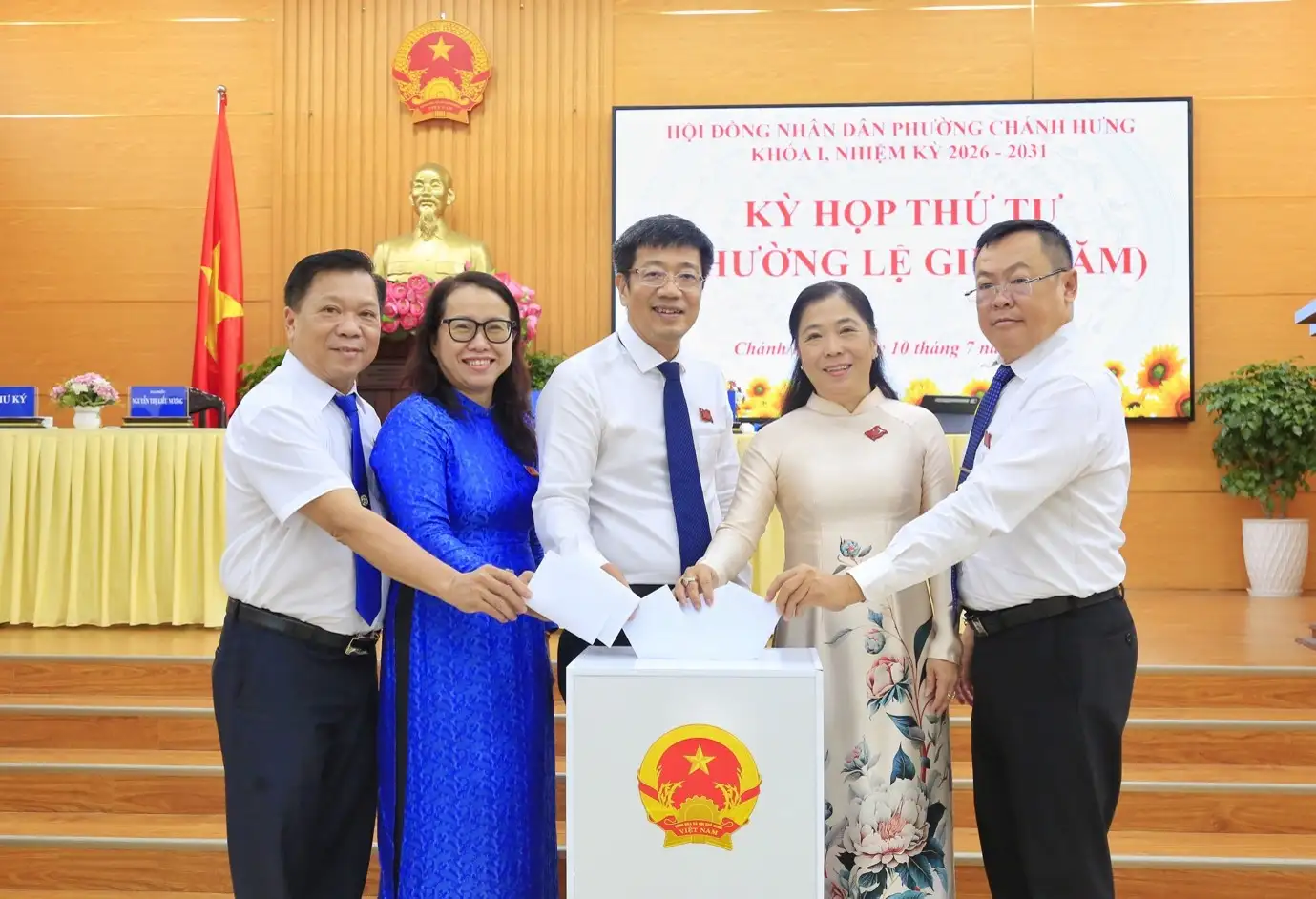 Hội đồng nhân dân phường thông qua nhiều nghị quyết quan trọng tại Kỳ họp thứ tư – quyết tâm hoàn thành thắng lợi các nhiệm vụ trong năm 2026